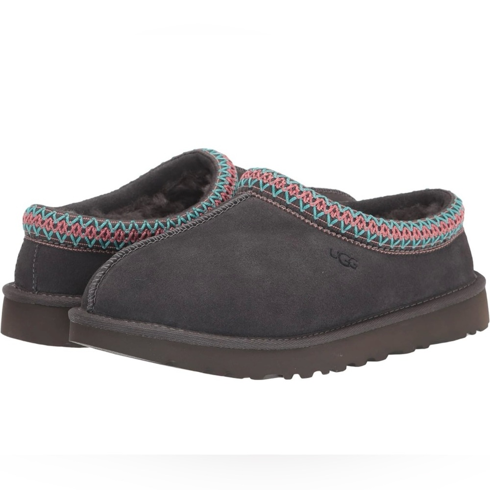 Woman’s size 5 UGG Tasman slippers